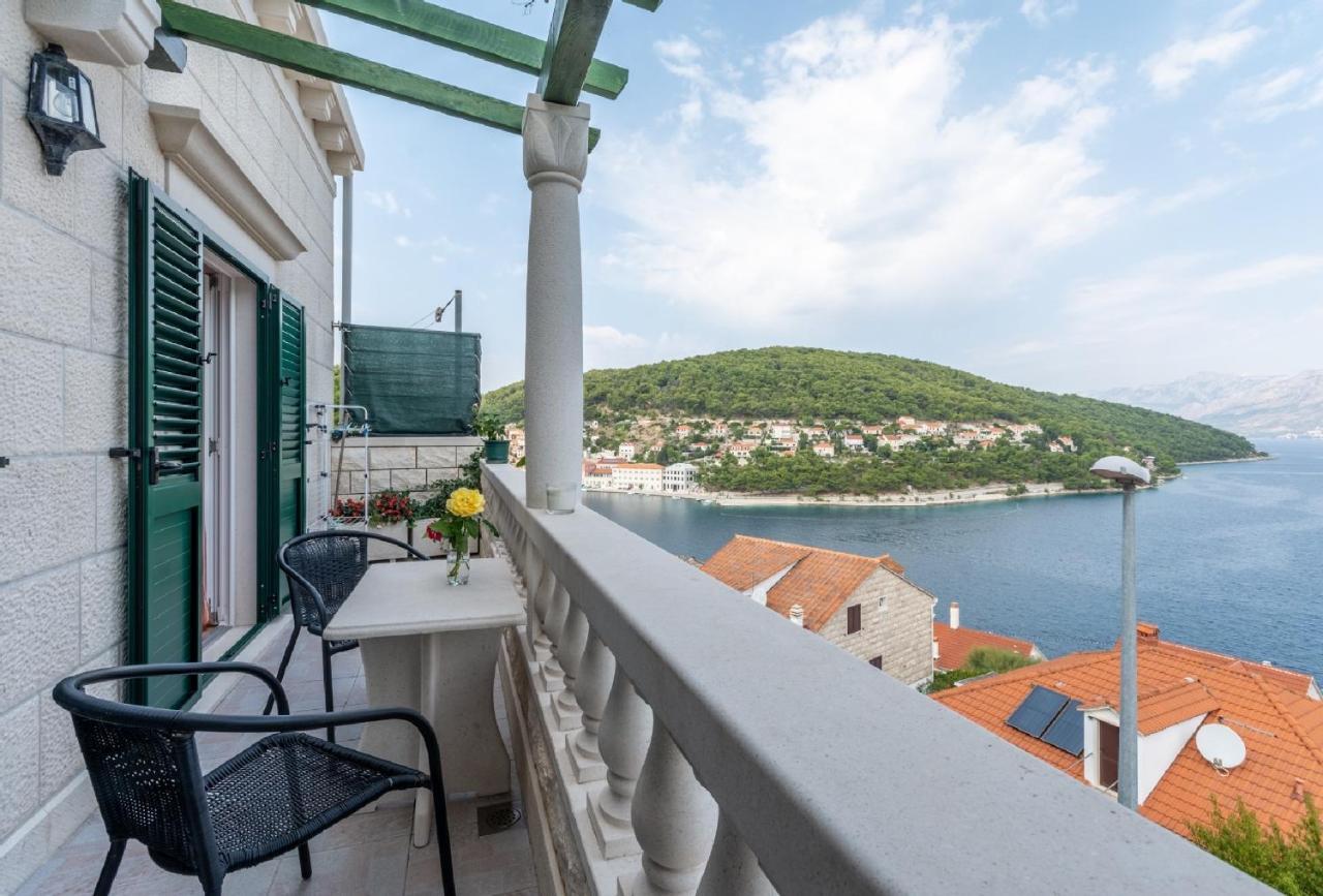 Apartments Darija Pucisca Exterior photo