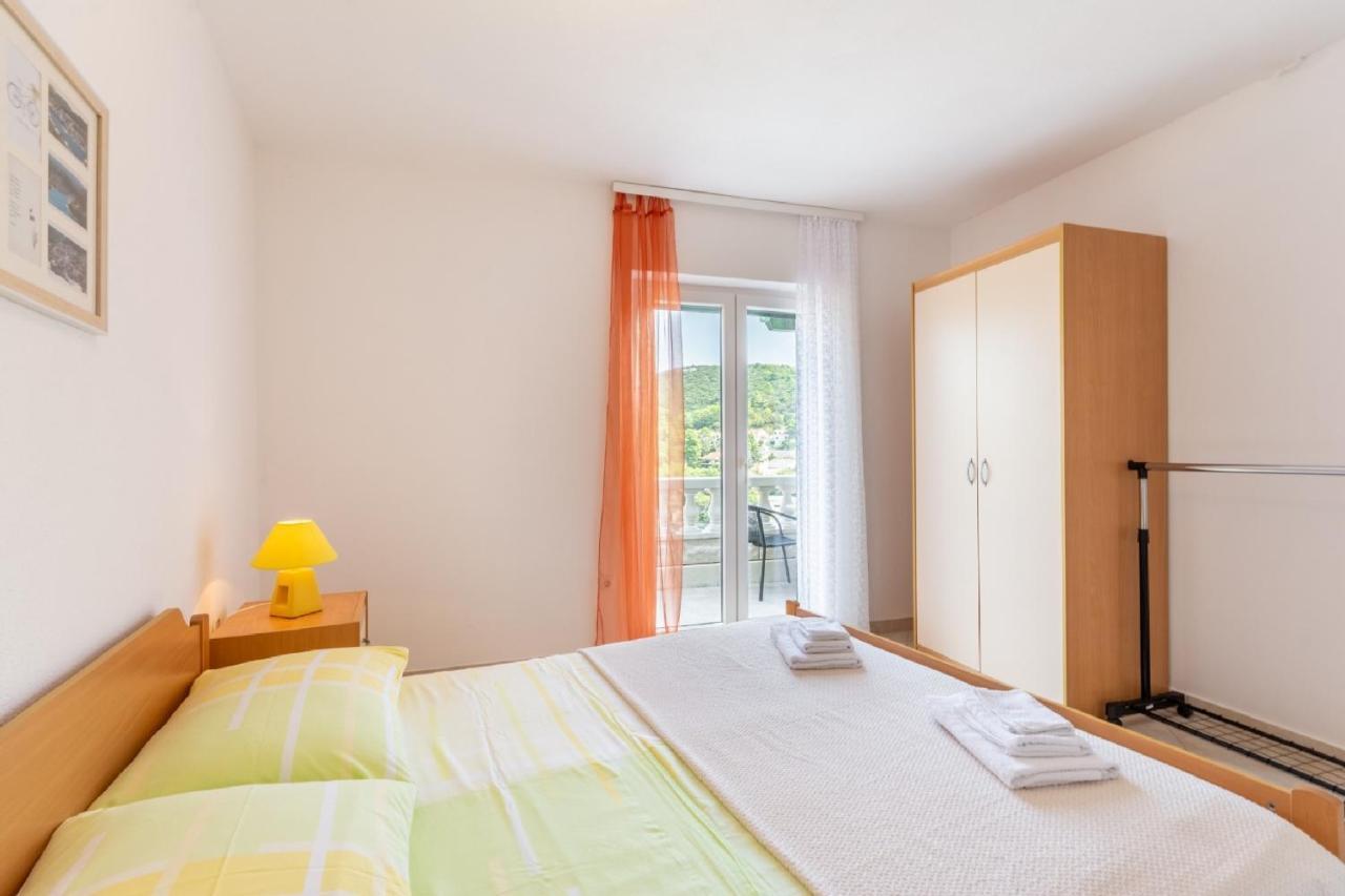 Apartments Darija Pucisca Exterior photo